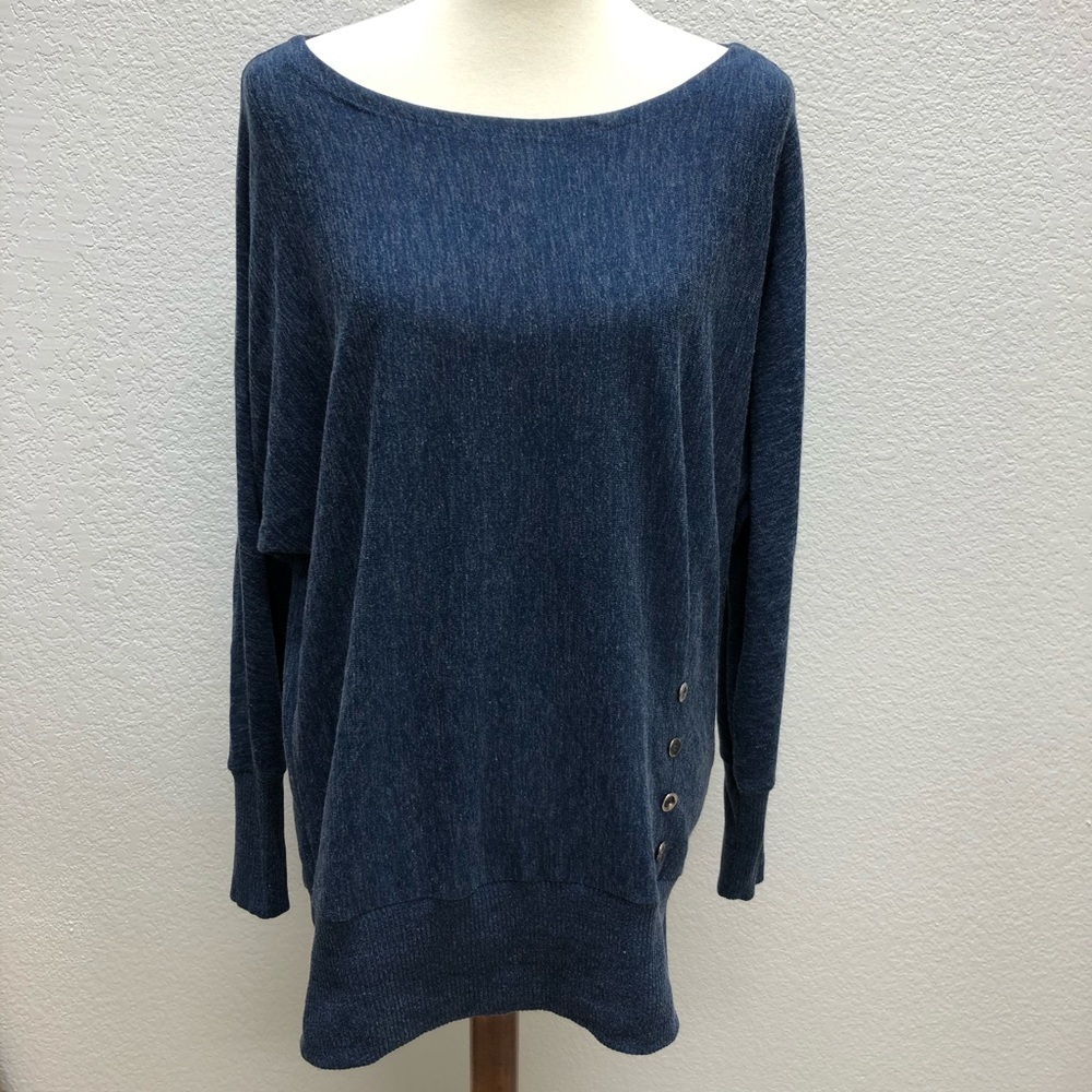 Sound & Matter heathered blue long sleeve tunic neck shirt